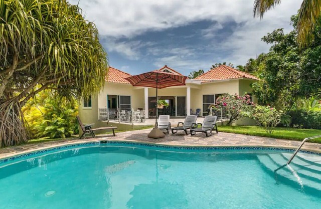 Caribbean Getaway - Villa completa con piscina privada en una comunidad cerrada y segura