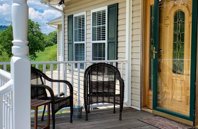 BOOK NOW FOR SUMMER! Mountain Home w/ Firepit, WiFi and Gas Logs