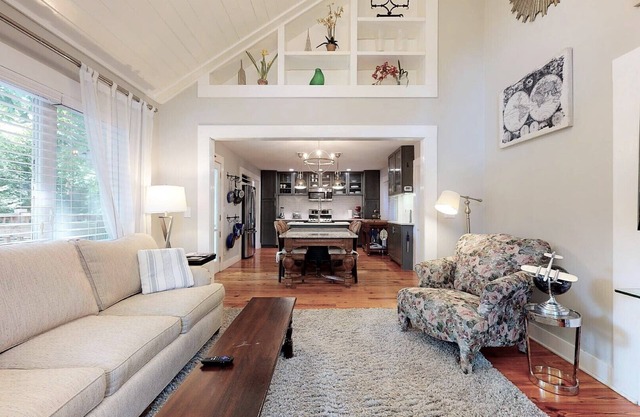 Carriage House, Exec Alquiler Mensual, Garaje, Todos Util / internet. ¡Consentirse!