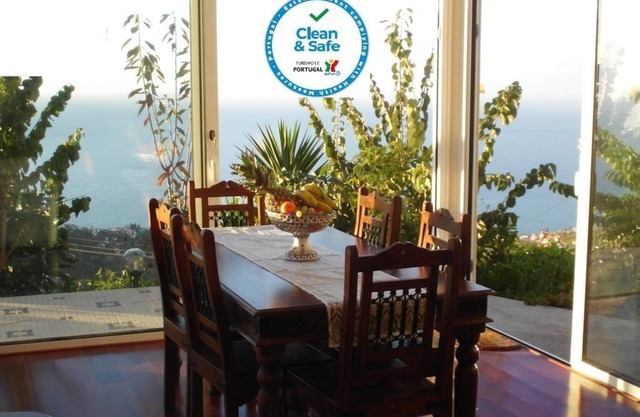 Casa Albatros: ofrece vistas al mar de 180 grados con jardín privado y entrada y WiFi