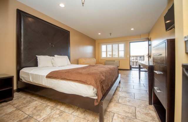 Casa Bella Inn - Huntington Park