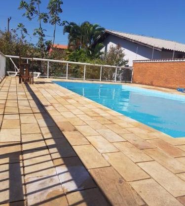 Casa c piscina 100 metros da praia