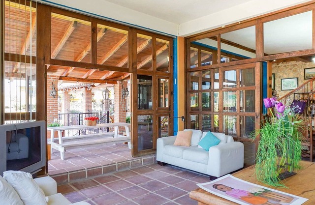 Casa Cayetana estilo Colonial: Frente al lago