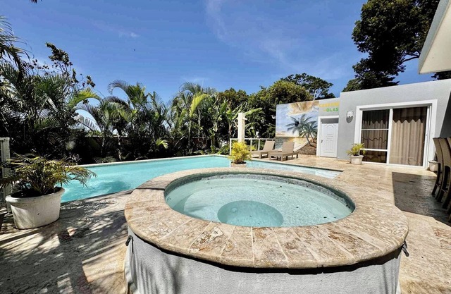CASA COCO-OLAS Premium 3 Master con Jacuzzi en Residencial Casa Linda
