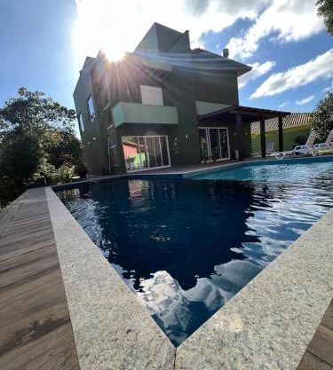 Casa com piscina, frente ao mar