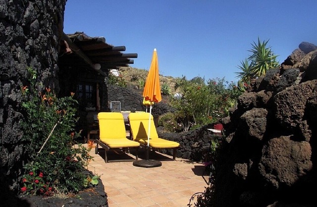 Casa Cora - finca de ensueño, piscina, gran jardín, WIFI, parque infantil