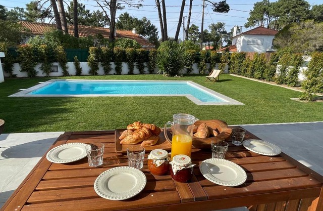 Casa da Santinha Relax Pool & Garden House near Beach