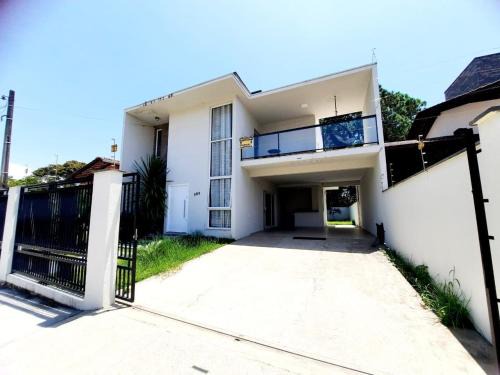 Casa duplex a 300m da praia em Piçarras SAP260