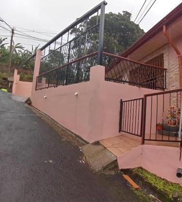 Casa entre la naturaleza