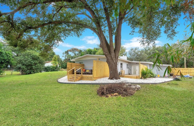 Casa LUNA w/Fireplace + Lake View + 10min to dwtn