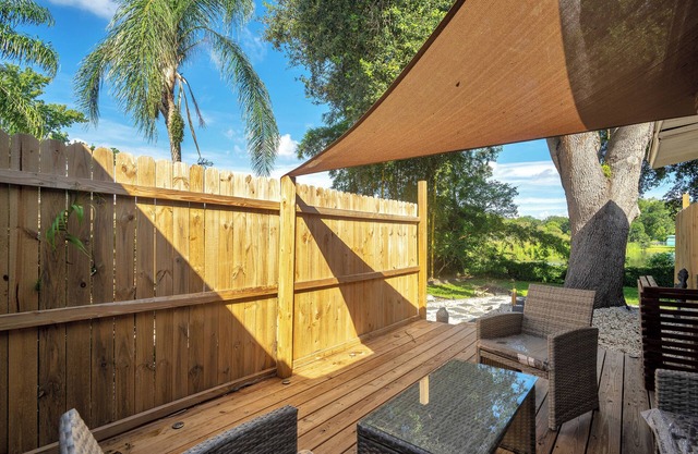 Casa Luna w/Peaceful Lake view + 10min to dwtn!