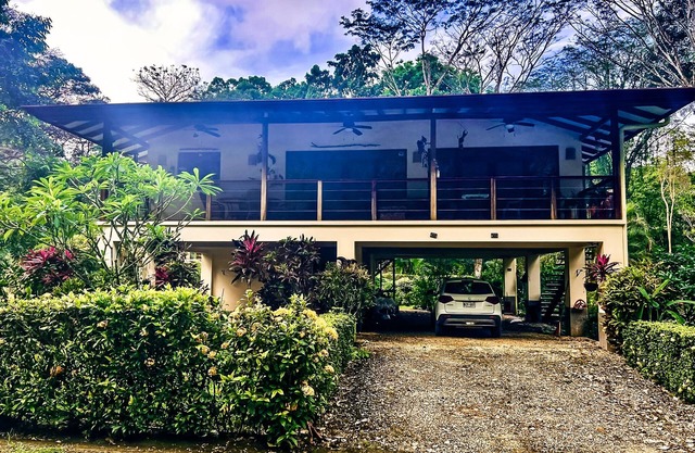 Casa Marriott 2, Lush Jungle ,Walk in Beach Pool, Private Waterfall, Muy Bonito!