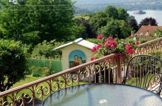 Casa Piera with private panoramic garden and superb view on Lake Orta