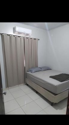 Casa prática bem localizada