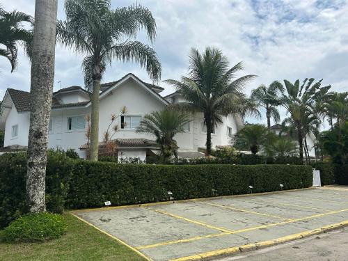 Casa próxima ao Shopping Riviera de São Lourenço