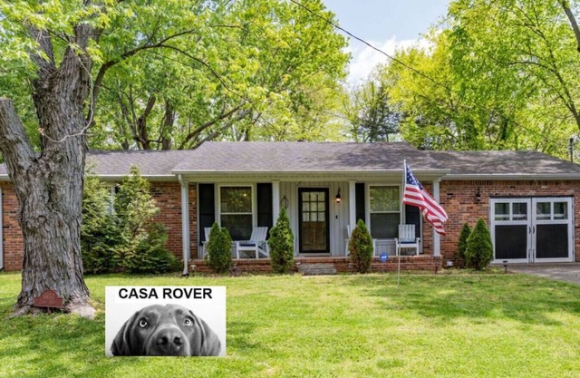 Casa Rover - Pet Friendly w/ Fenced-in Yard, Family Friendly, Mins to Downtown Nashville