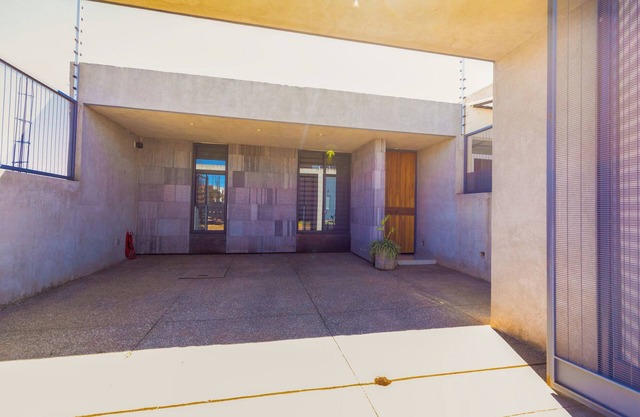 Casa un solo piso, 2 min hospital Real San Lucas.