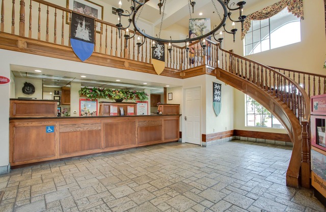 Castle Inn and Suites