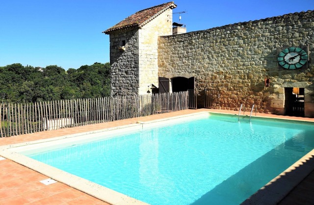 Castillo con piscina y vistas cerca de Agen