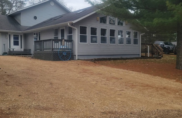 Castle Rock Lake area- Large Home-Great Getaway sleeps 12 -14