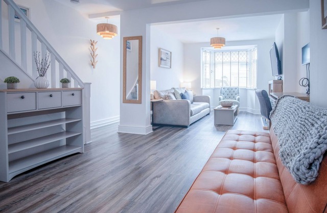 Castle Square - 2 Bedroom - Mumbles