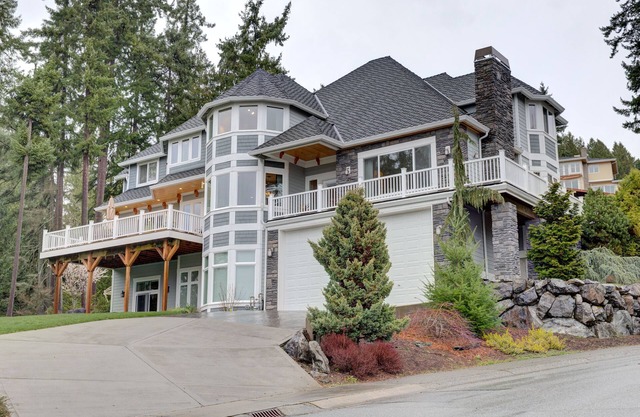 Castillo con vistas al lago Sammamish.