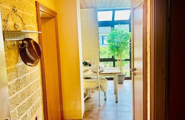 Castles Corner Gemütliche Ferienwohnung für Zwei in Ruhiger Lage Nahe Lieth Wald
