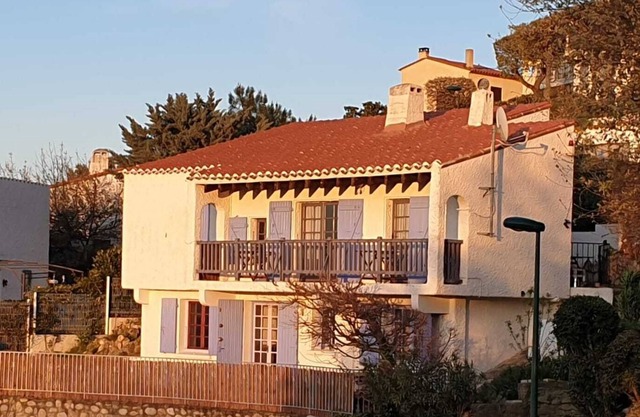 Catalan farmhouse with panoramic, sea and mountain views