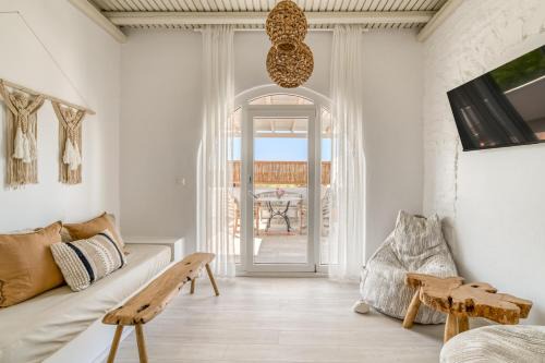 Cavos Paros Stunning Two bedroom Apartment With Spacious Veranda In Aliki, Paros