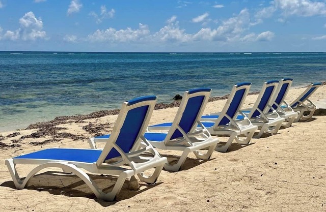 Impresionantes vistas del Caribe - Capacidad 10-East End Paradise Villa # 1 por CaymanVacation