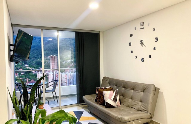 CE2706. Lujoso departamento, piscina y estacionamiento, central, hermosa vista