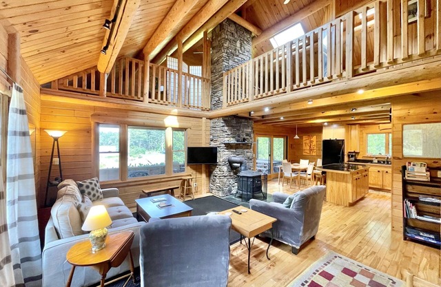 Cedar Lodge - Upscale Cabin on Knickerbocker Lake!