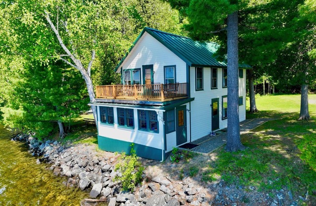 Cedarcliff: una ubicación privada única en el borde del lago Rangeley