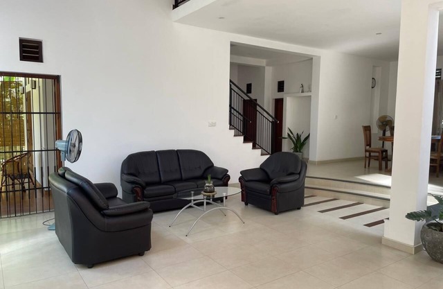 Cenreeza Airport Villa