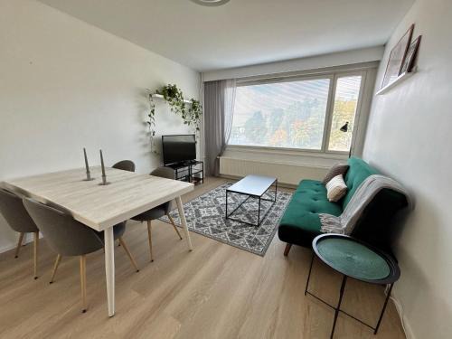 Central 1BR Apartment with Balcony & Free Parking