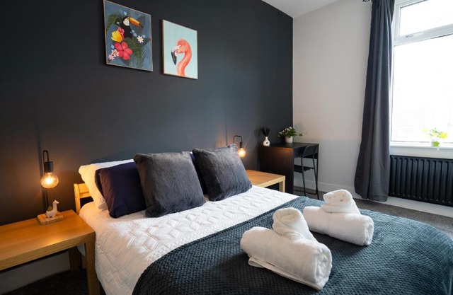 Central 2 Bedroom House-Parking