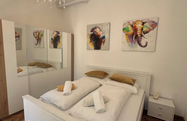 Central apartment in Viennese old building