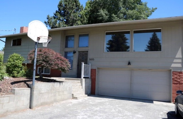 Situado en el centro East Wenatchee Home