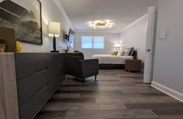 Centrally Located! 15 minutes from downtown Greenville, Greer and GSP airport.