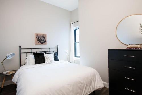 Centrally Located Luxurious Loft Walk Anywhere