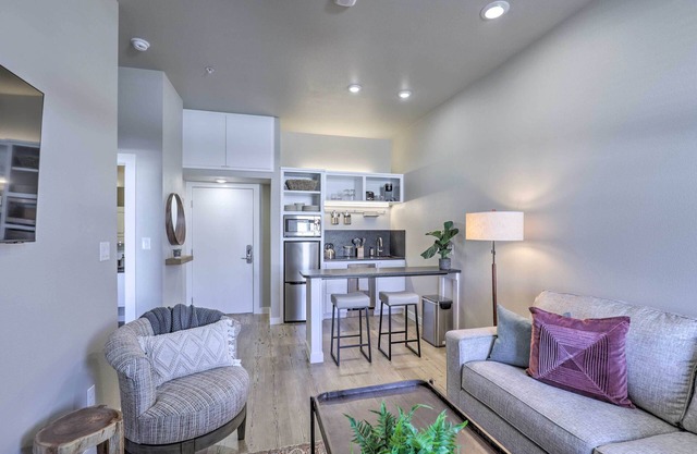 Centrally Located San Marcos Unit w/ Parking!