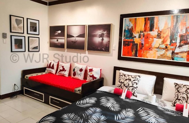 Centro Deluxe 3- Free Parking & WI-FI in Alabang