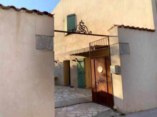 Ceret Beautiful Spacious House & Courtyard BBQ