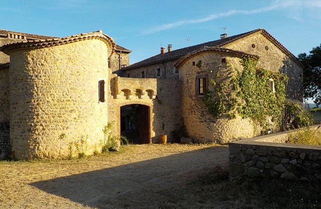 CEVENOL MAS EN ANTIGUA GRANJA FORTIFICADA CERCA DE ANDUZE