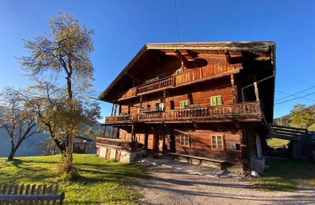 Chalet 'Berghof Moosen' con vistas a la montaña, terraza privada y Wi-Fi