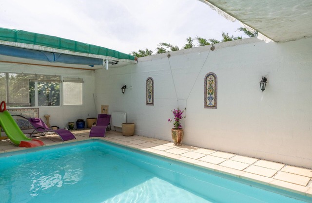 Chalet Clos des Fontaines con vistas panorámicas y piscina en el corazón de Vaucluse