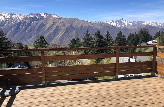 Chalet in the heart of the guzet neige resort with panoramic view