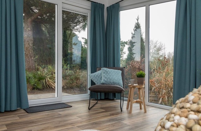 Chalet en Vrouwenpolder con jardםn