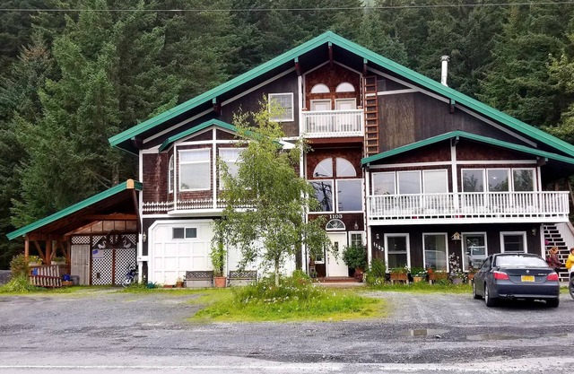 Chalet de Seward suite C (1050 SF)