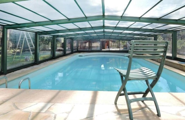 CHALET PISCINE COUVERTE/JARDIN/TERRASSE
